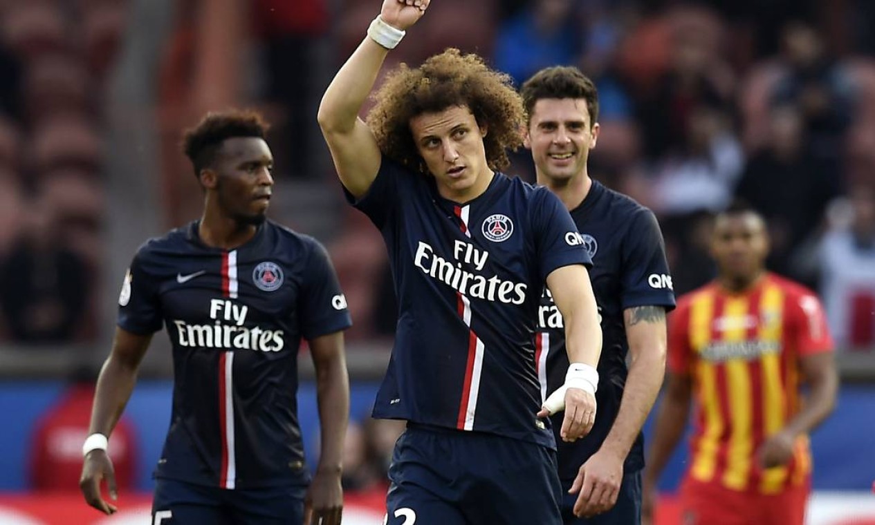 David Luiz comemora gol pelo Paris Saint-Germain, clube pelo qual disputou 89 partidas. Marcou oito gols e deu quatro assistências Foto: Loic Venance