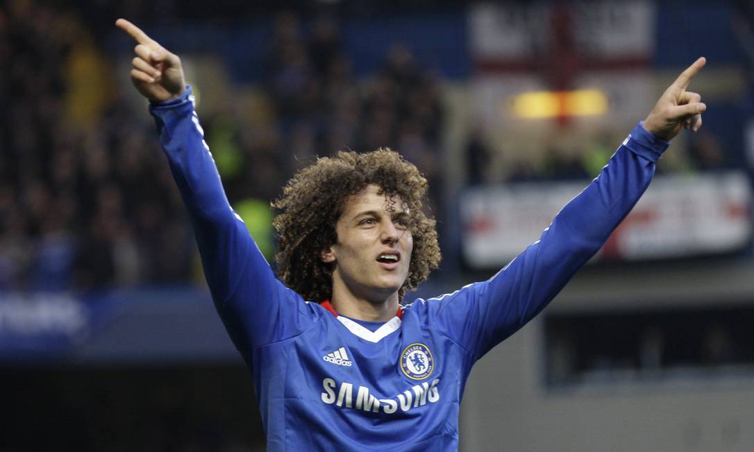 David Luiz depois de marcar gol pelo Chelsea, clube onde mais jogou na carreira. Foram 248 partidas, com 18 gols e 12 assistências Foto: Sang Tan