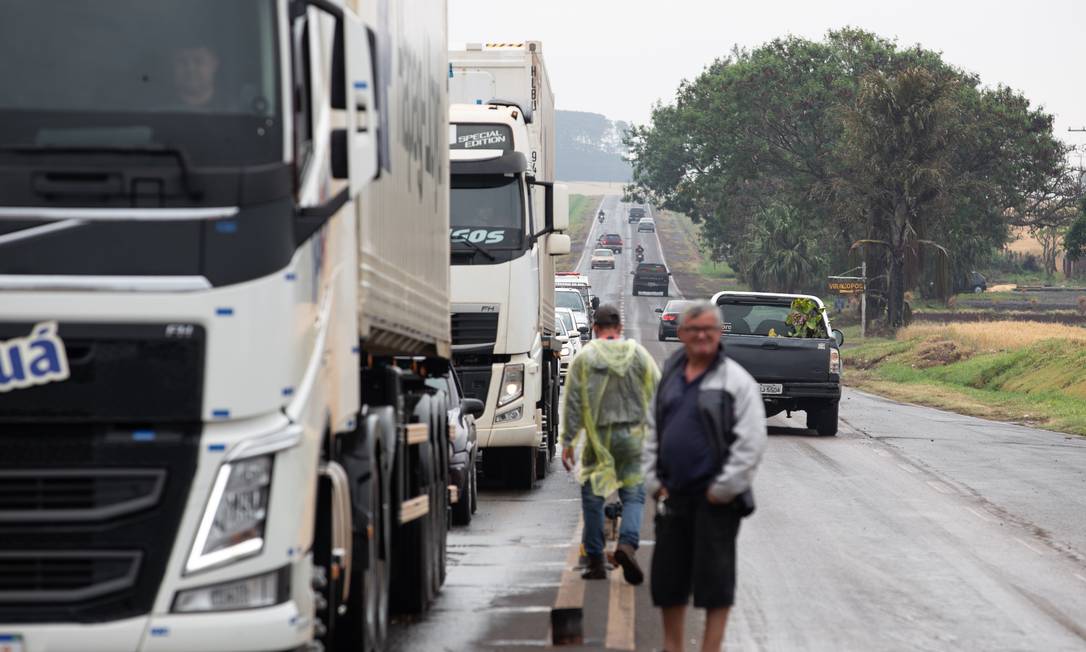 Com nova proposta de Bolsonaro, caminhoneiros poderão ter facilidades em financiar carros novos Foto: FramePhoto / Agência O Globo