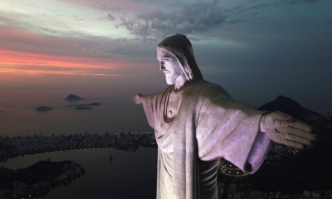 O Cristo Redentor está situado no Parque Nacional da Tijuca, a 710 metros do nível do mar Foto: Custódio Coimbra / Agência O Globo