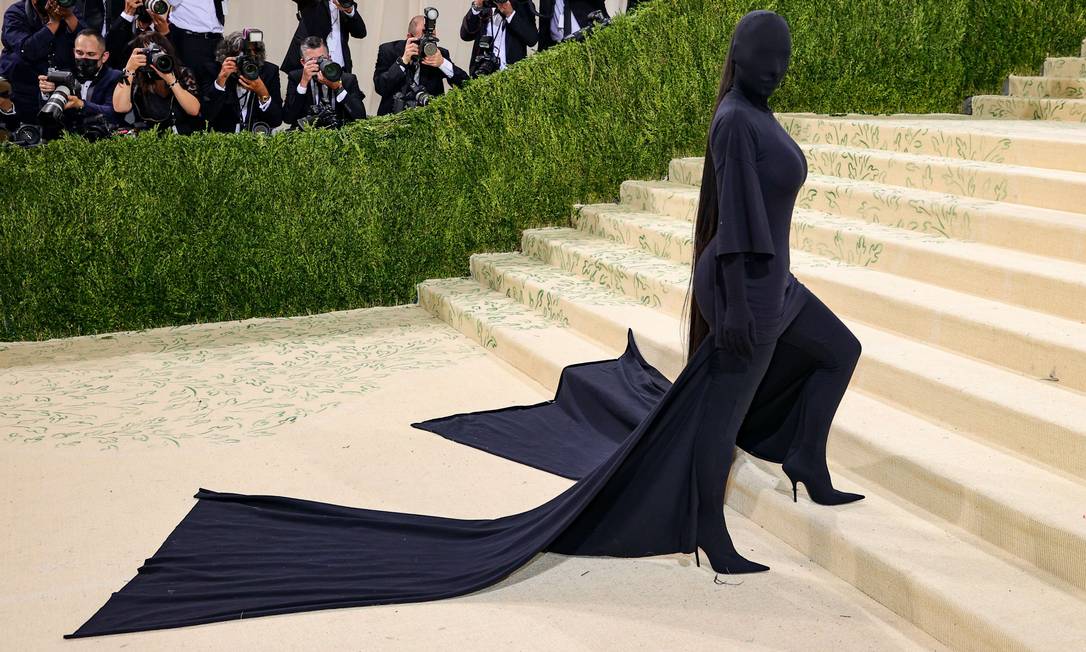Kim Kardashian vestida totalmente de preto no Met Gala 2021 Foto: Theo Wargo / Getty Images / AFP