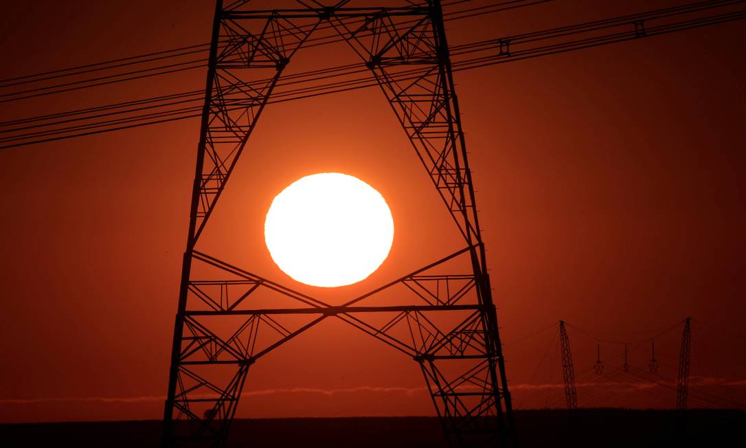 Leilão de transmissão de energia teve deságio médio de 50% Foto: UESLEI MARCELINO / Agência O Globo