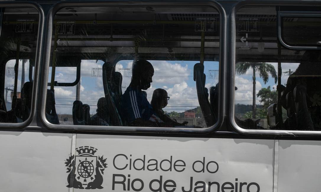 No começo do ano a prefeitura deu prazo para 40 linhas voltarem, mas muitas ainda continuam sumidas Foto: Brenno Carvalho / Agência O Globo