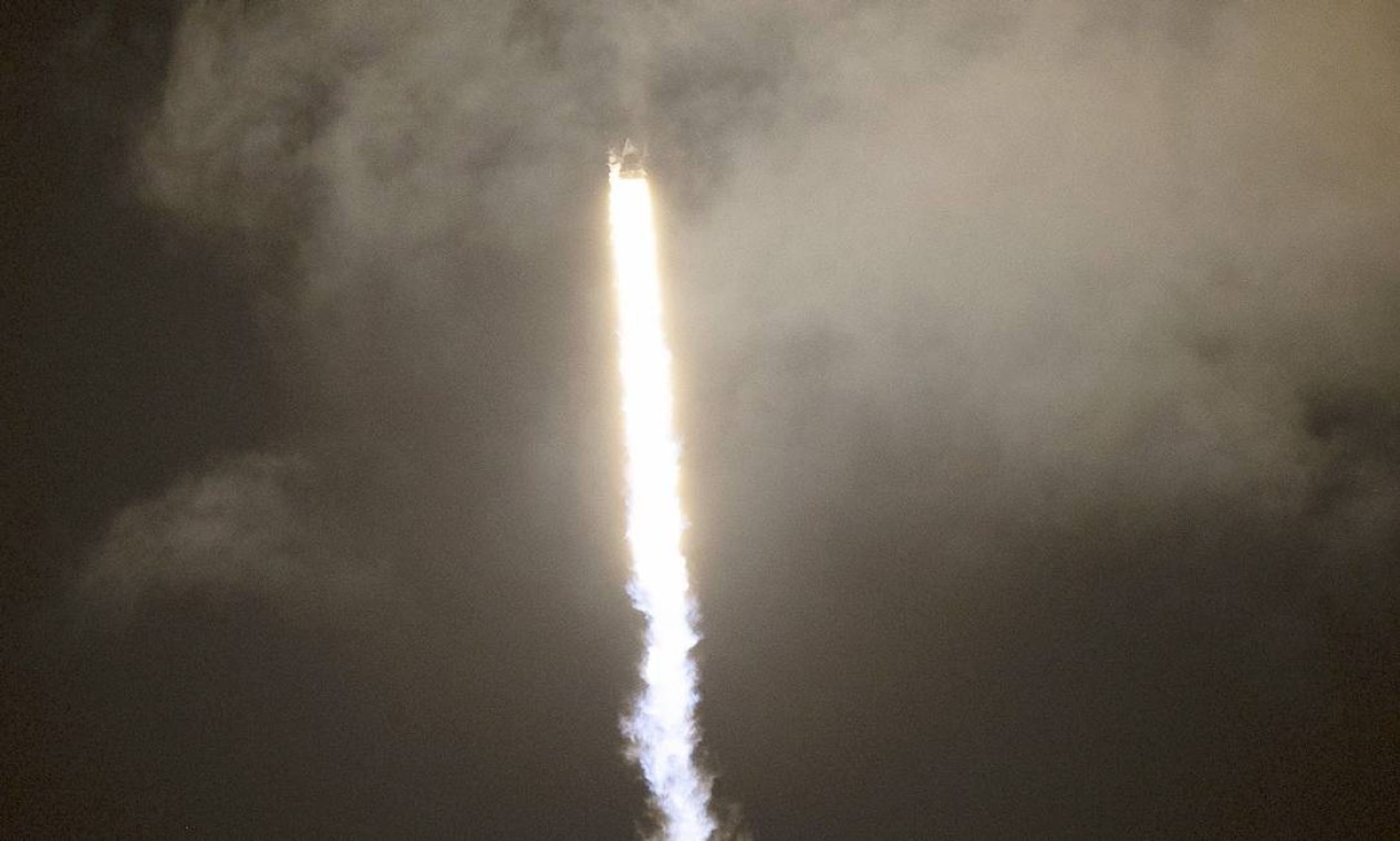 Foguete lançado por Bezos deve ficar por 3 dias 'orbitando' a terra – na verdade, ele fará uma curva e retornará ao solo Foto: Joe Raedle / AFP