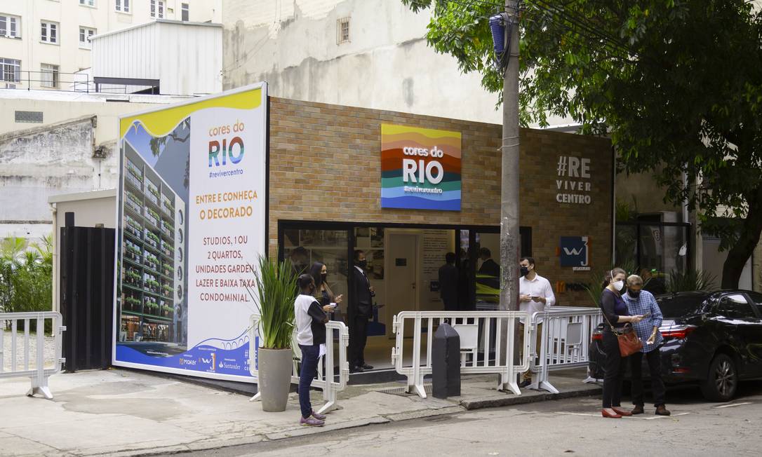 Estande do empreendimento Cores do Rio, na Rua Irineu Marinho, primeiro empreendimento aprovado do projeto Reviver Centro Foto: Leo Martins / Agência O Globo