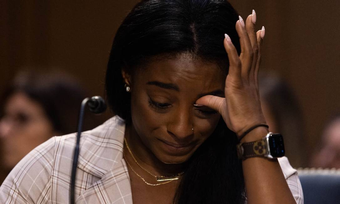 A ginasta olímpica dos Estados Unidos Simone Biles testemunhou durante audiência sobre abuso sexual de ginastas olímpicas, no Capitólio Foto: GRAEME JENNINGS / AFP