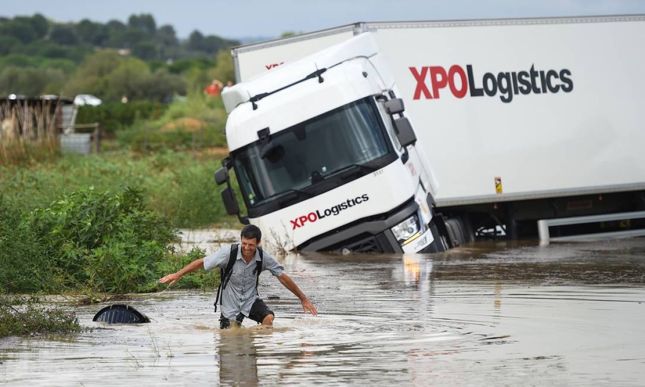 O sul da França entrou em estado de vigilância vermelha após as fortes chuvas que inudaram diversas cidades do país Foto: SYLVAIN THOMAS / AFP