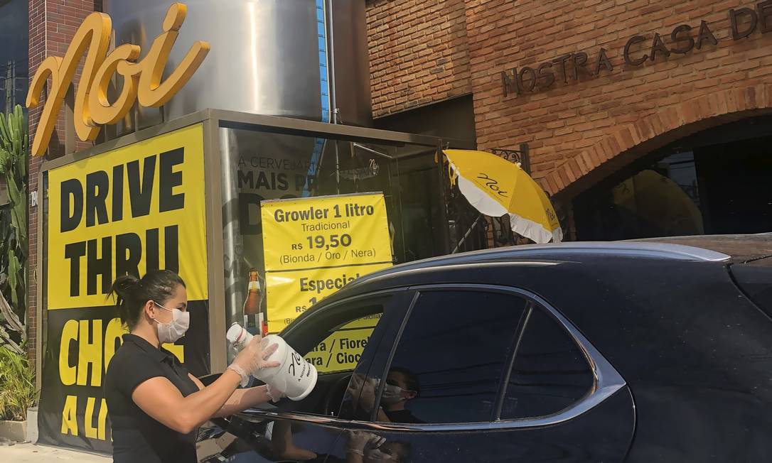 
Drive-Thru Solidário: Cliente troca dois quilos de alimentos por chope na Noi, em Itaipu
Foto:
Divulgação
/
Noi
