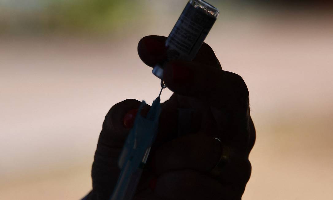 Vacinação vem diminuindo número de mortes pela Covid-19 no Brasil Foto: Evaristo Sa / AFP