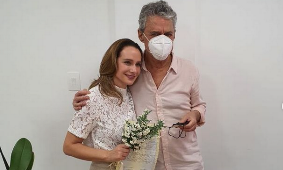 Chico Buarque se casa com Carol Proner em cartório no Rio de Janeiro Foto: Reprodução Instagram