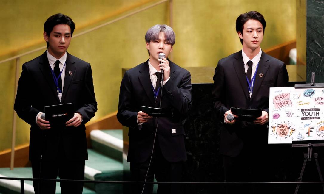 Da esquerda para direita, V, Suga e Jin, do BTS Foto: POOL / REUTERS