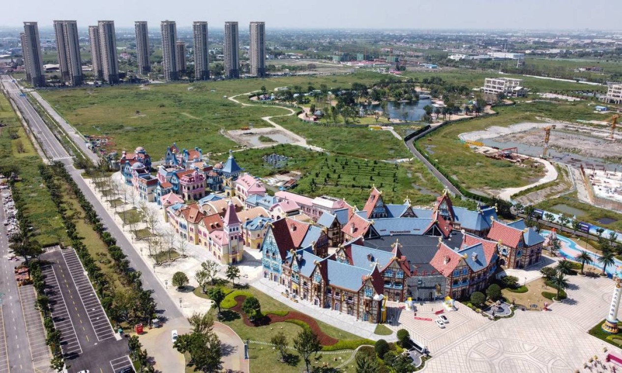 Foto aérea mostra a Evergrande Cultural Tourism City, um empreendimento de uso misto, em Taicang, cidade de Suzhou, na província de Jiangsu, no leste da China Foto: VIVIAN LIN / AFP