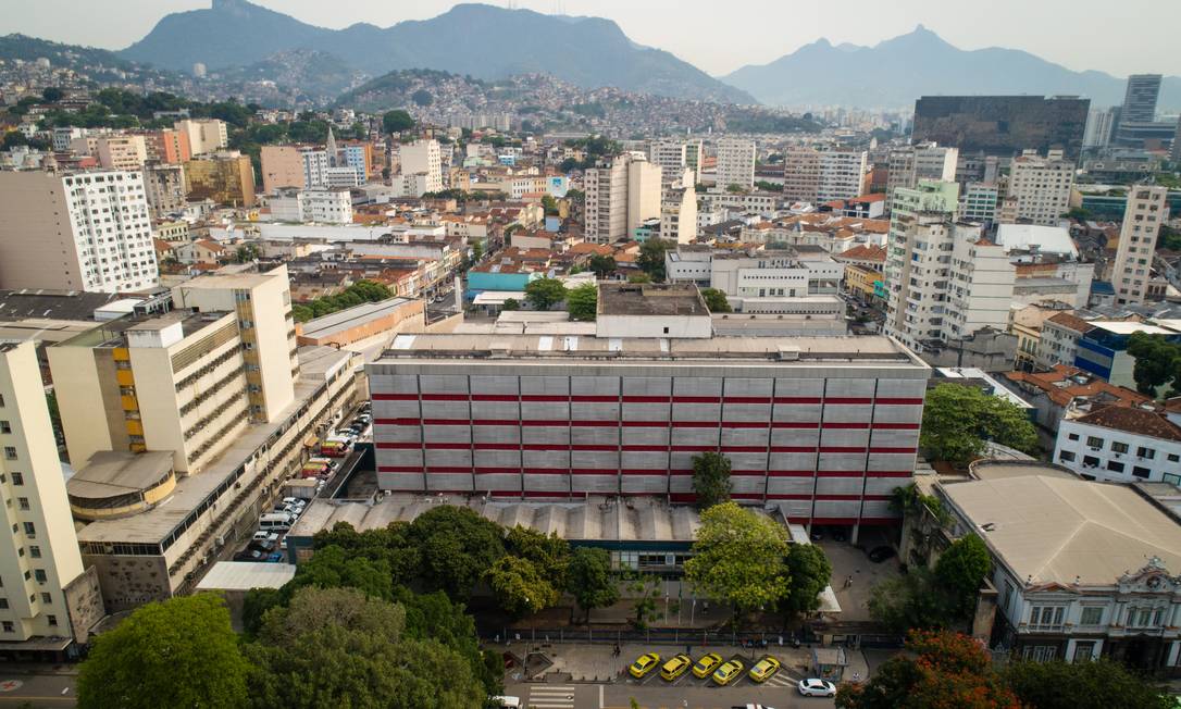 Hospital Souza Aguiar sofreu adaptações que dificultam a obtenção do Certificado do Corpo de Bombeiros Foto: Agência O Globo