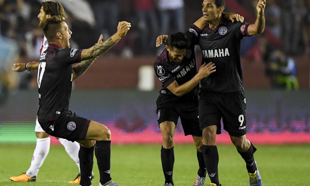 Lanus bateu o River em virada histórica Foto: EITAN ABRAMOVICH / AFP