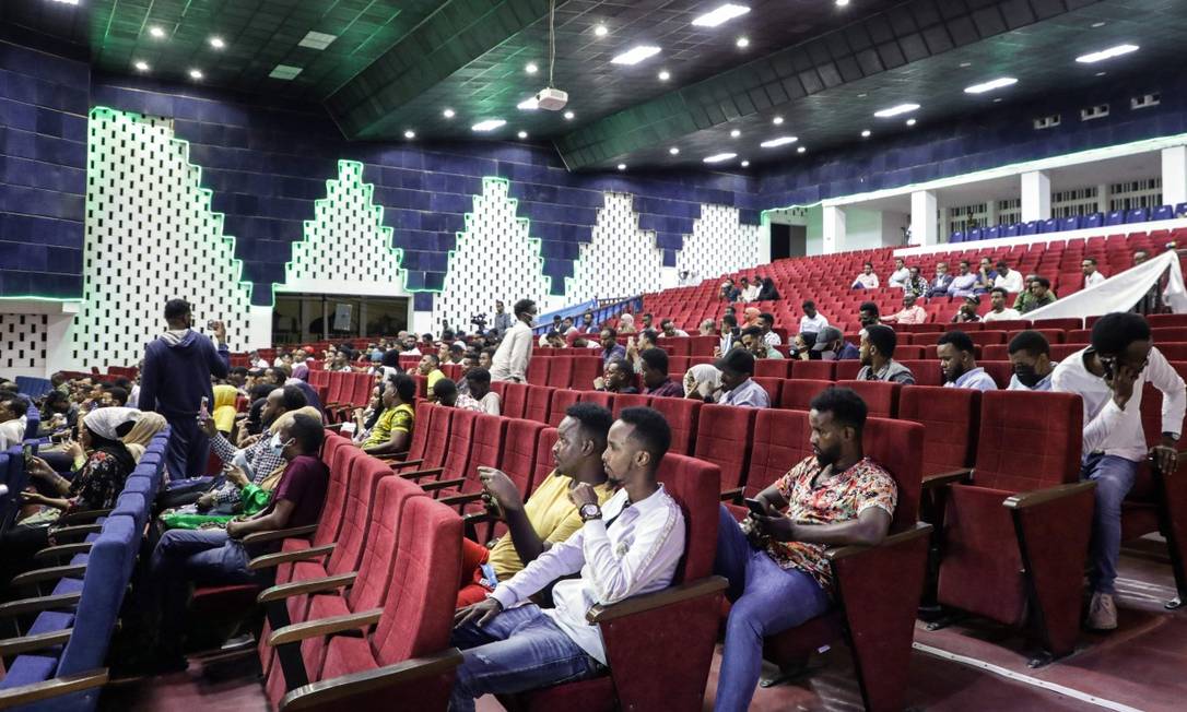 Somália realizou a primeira sessão de cinema após 30 anos Foto: ABDIRAHMAN YUSUF / AFP