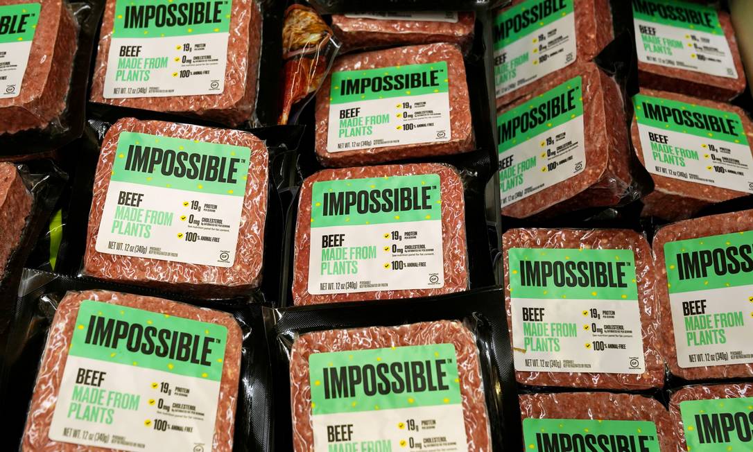 Carne à base de plantas da 'Impossible Foods' em um supermercado em Hong Kong, na China Foto: LAM YIK / REUTERS