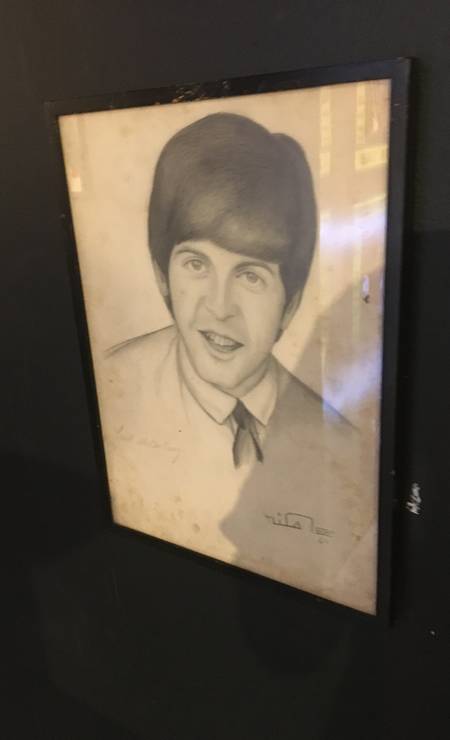 Paul McCartney desenhado por Rita Lee em papel de pão Foto: Luccas Oliveira