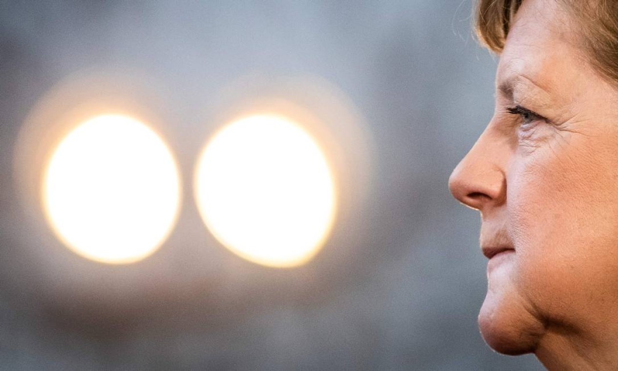 De saída do governo, Merkel afirma que é feminista: 'Todos deveríamos ser'. Chanceler alemã há 16 anos se posiciona de maneira clara pela primeira vez sobre o tema em conversa com escritora nigeriana Foto: ODD ANDERSEN / AFP - 28/01/2020
