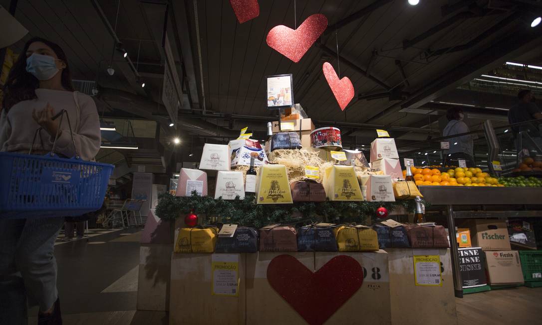 O apelo dos importados. Torre de panetone italiano no Zona Sul: rede negociou desconto com fornecedores antecipando prazo de pagamento de 60 para 30 dias Foto: Maria Isabel Oliveira