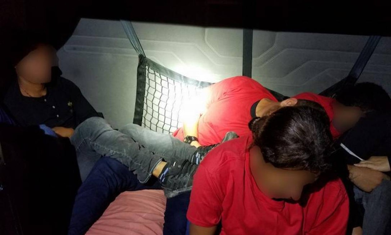 Imigrantes ilegais flagrados em setembro de 2018 na fronteira entre México e EUA Foto: Divulgação