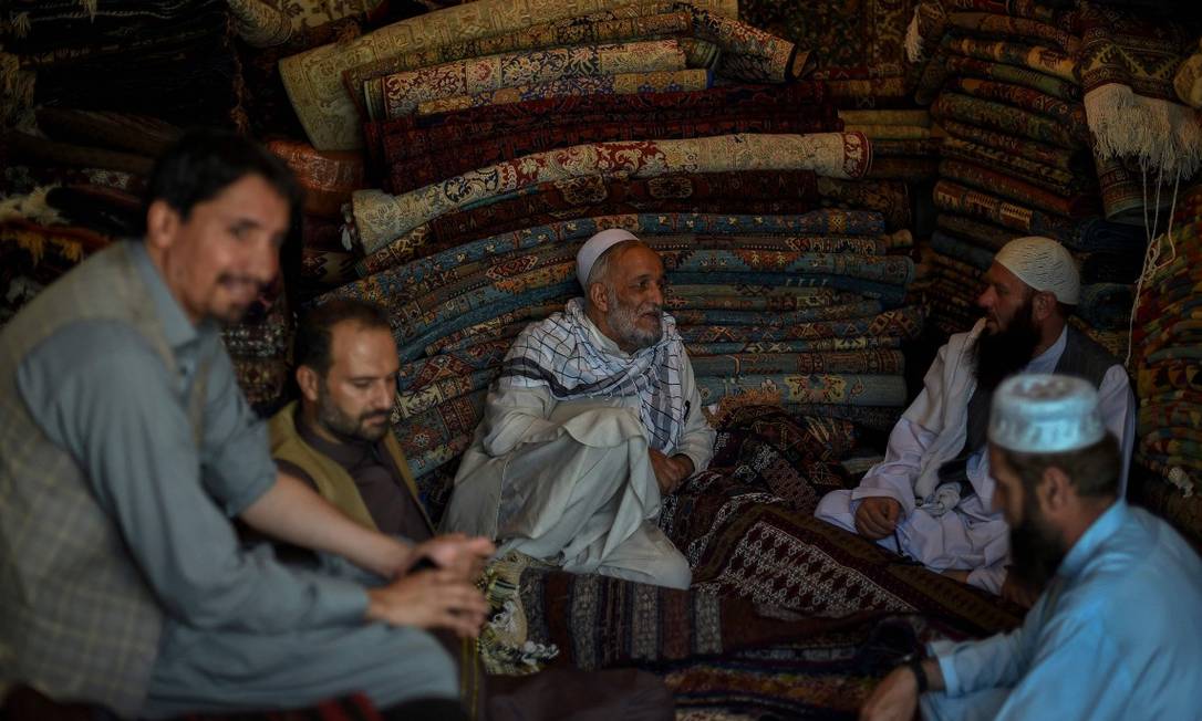Talibã proíbe homens de fazerem a barba no Afeganistão Foto: WAKIL KOHSAR / AFP