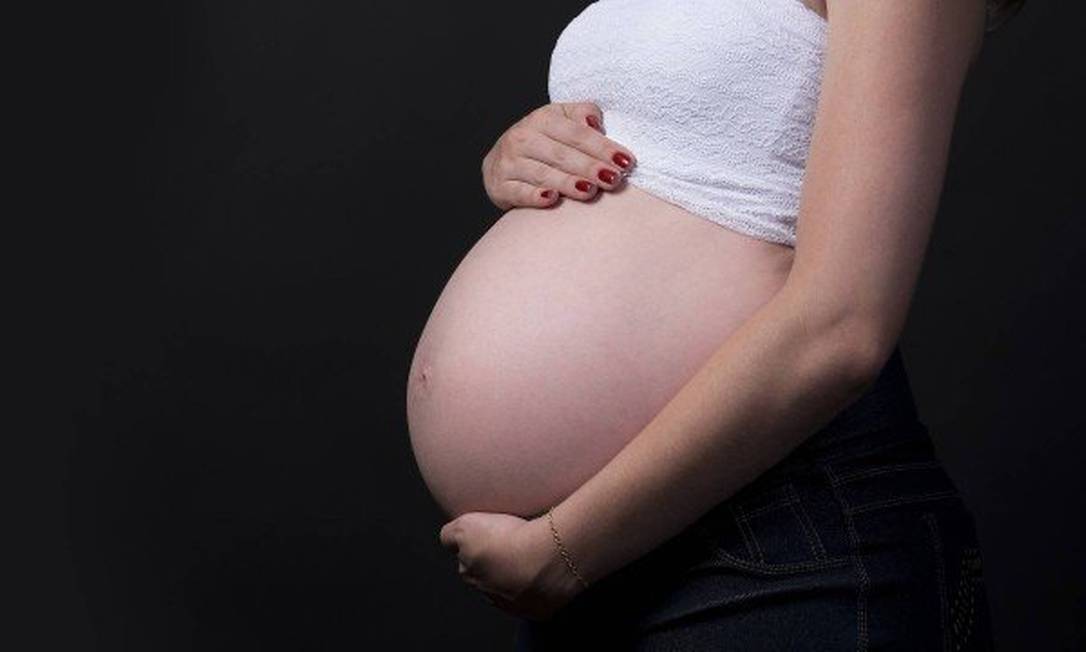 Mesmo entre 41 e 42 anos, as chances de uma mulher conseguir ter filhos caem muito Foto: O Globo