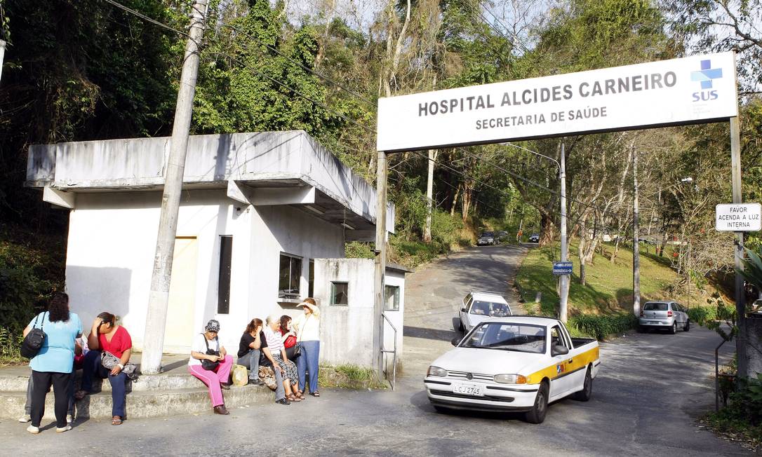 Grávida foi levada para Hospital Alcides Carneiro (17-10-2010) Foto: Felipe Hanower / Agência O Globo