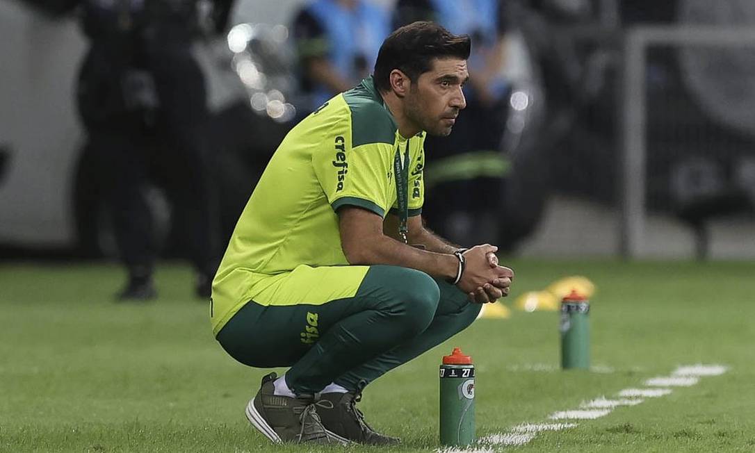 Após classificação na Libertadores, Abel é eleito técnico da semana