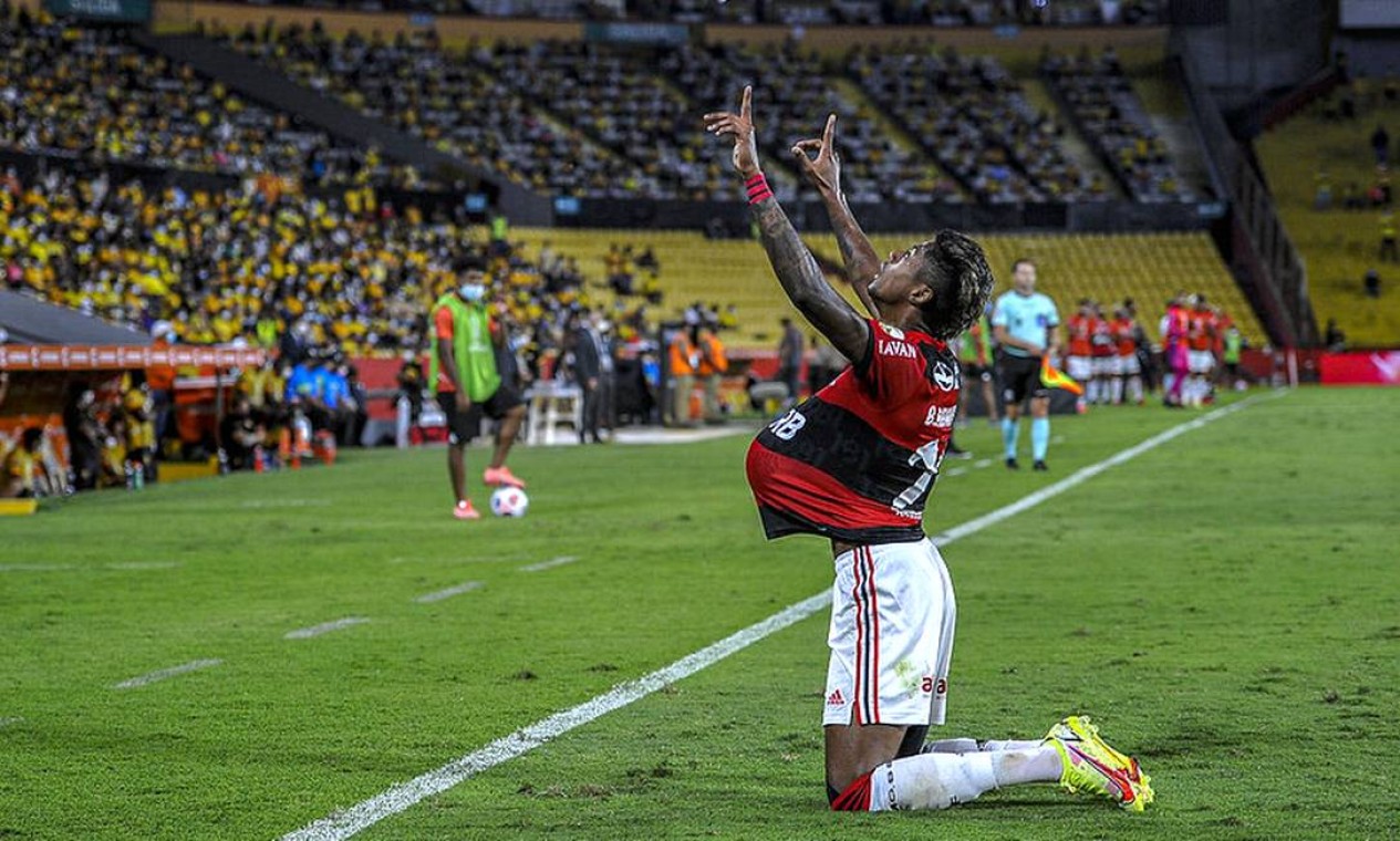 Reforço confirmado: Flamengo anuncia a contratação do lateral-direito  chileno Isla, flamengo
