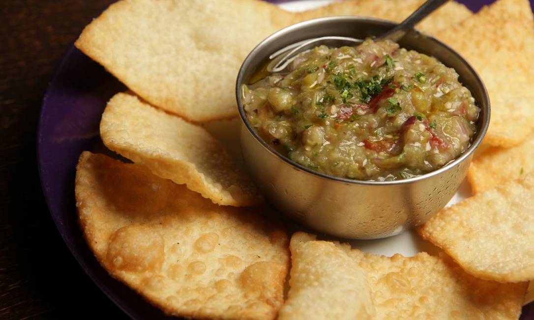 Guacamole de jiló com nachos de massa de pastel: para beliscar na Liga dos Botecos Foto: Berg Silva / Divulgação