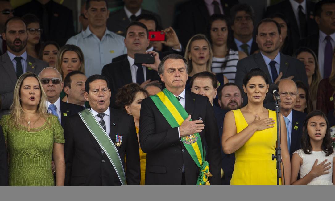 Michelle Bolsonaro parabeniza mães: Nosso amor não falha e resiste