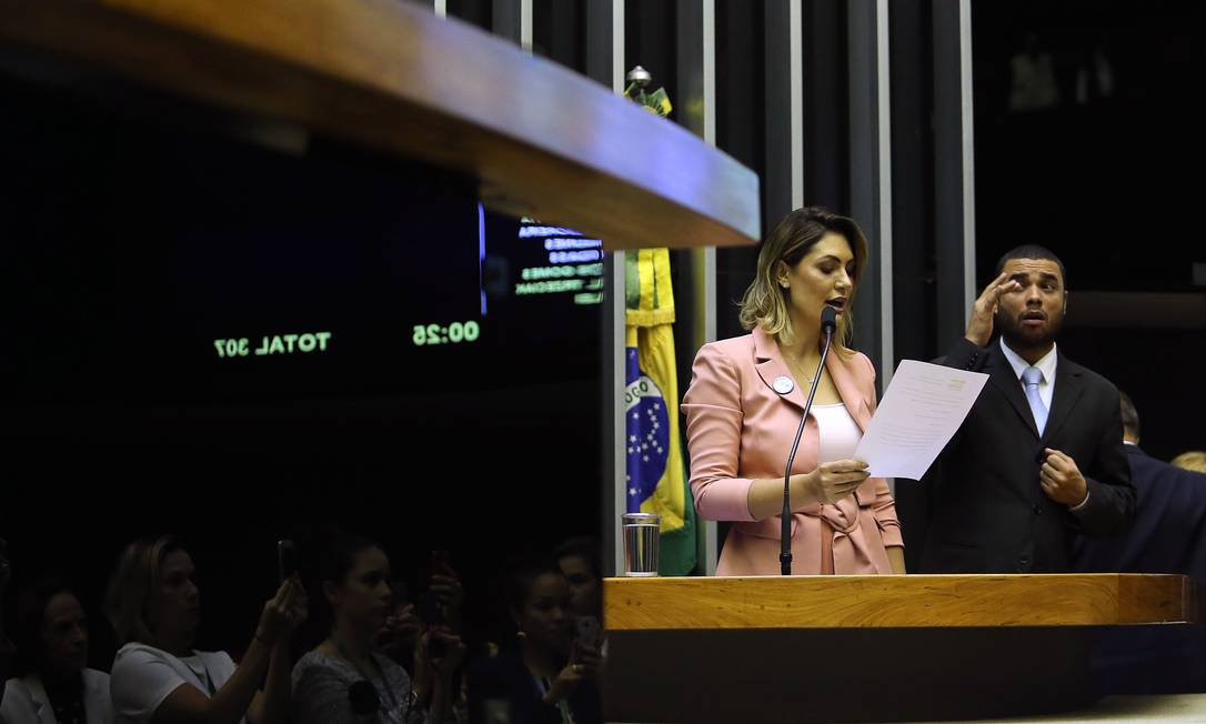 Michelle Bolsonaro parabeniza mães: Nosso amor não falha e resiste