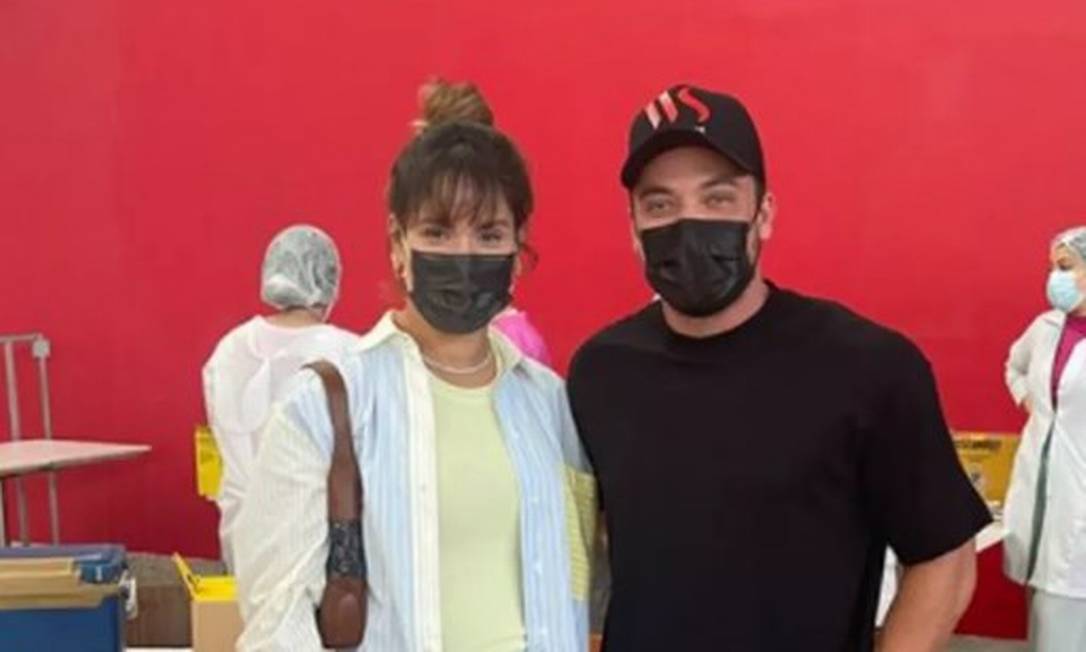 Thyane Dantas publicou foto com o marido Wesley Safadão depois que ele recebeu vacina contra Covid Foto: Reprodução / Instagram