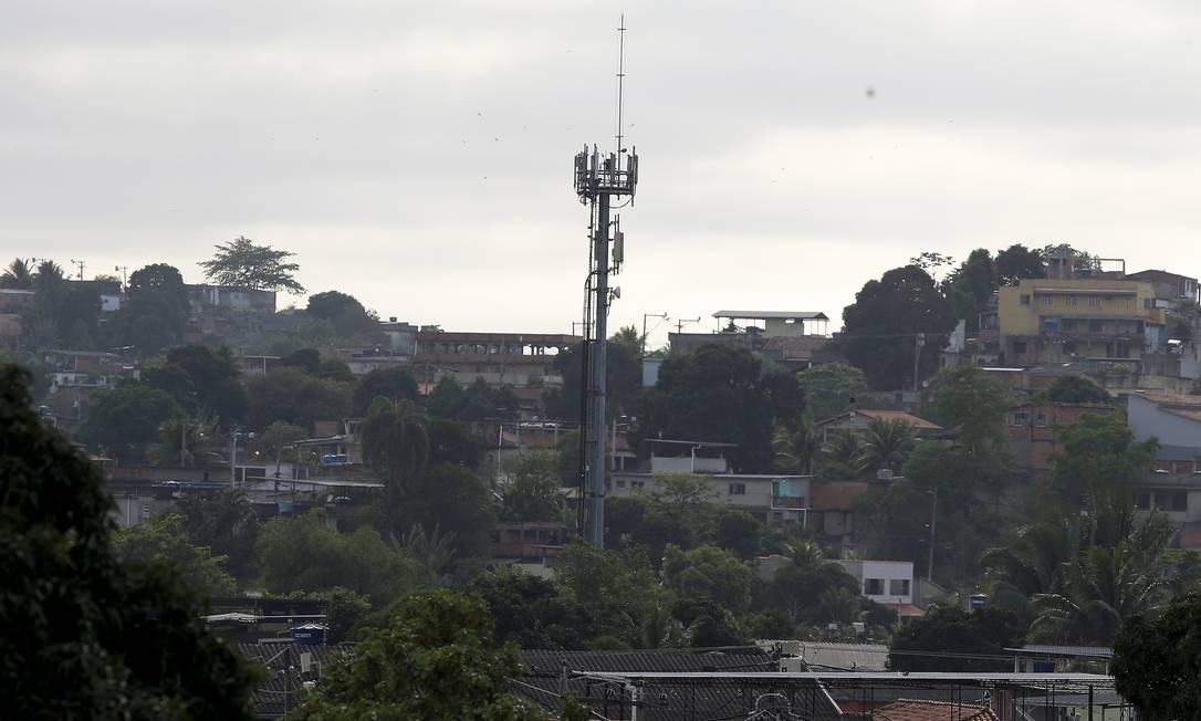 Torre de telefonia no Boassu, em São Gonçalo Foto: FABIANO ROCHA / Agência O Globo