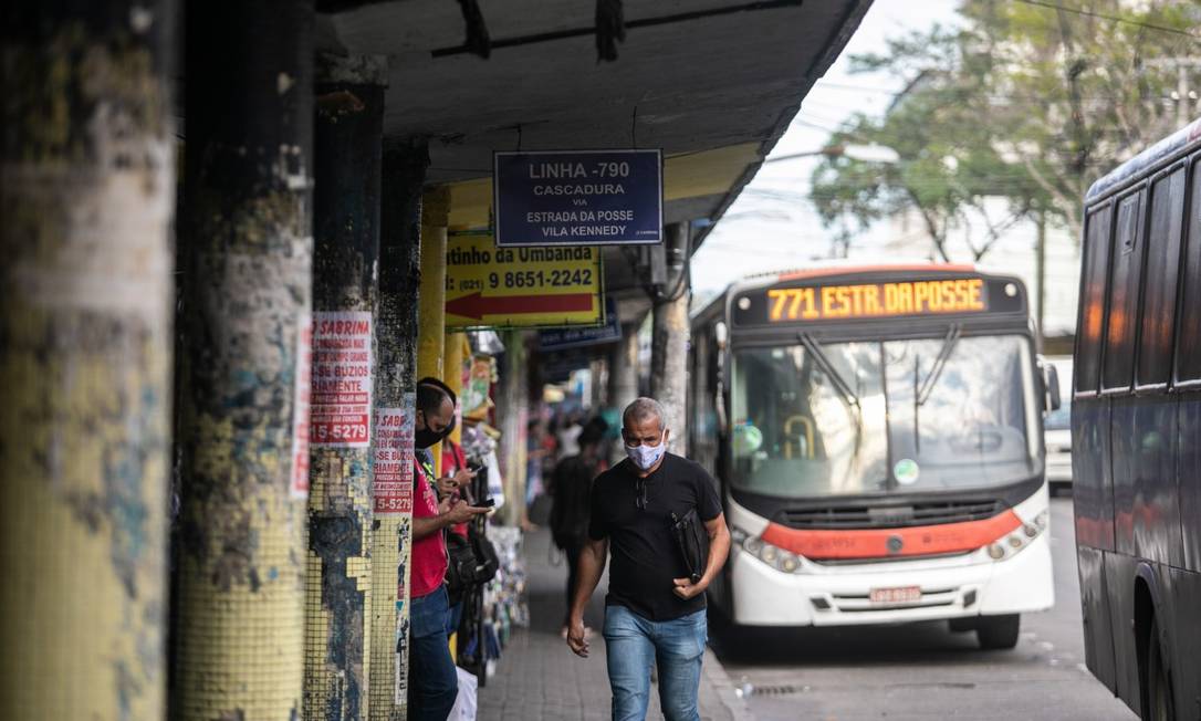Novo plano da Prefeitura do Rio para reordenar as linhas de ônibus começa nesta segunda-feira Foto: Brenno Carvalho / Agência O Globo