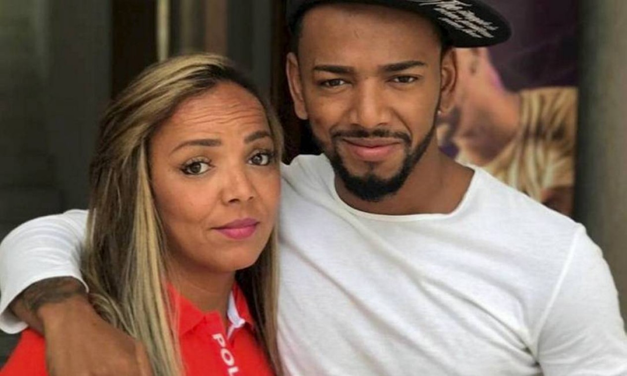 Roseli Viana, mãe de Nego do Borel, registrou o desaparecimento do cantor na tarde desta segunda-feira (4) Foto: Instagram / Reprodução
