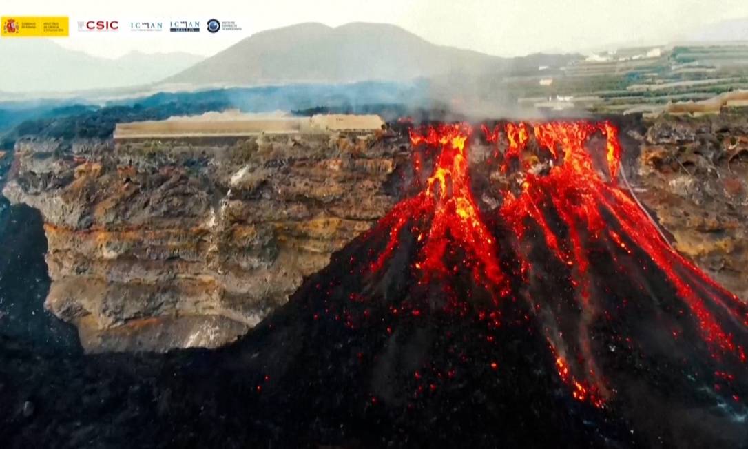 Imagens do Conselho Superior de Investigações Científicas de Espanha mostram 'cachoeira de lava' do vulcão Cumbre Vieja Foto: Divulgação/CSIC