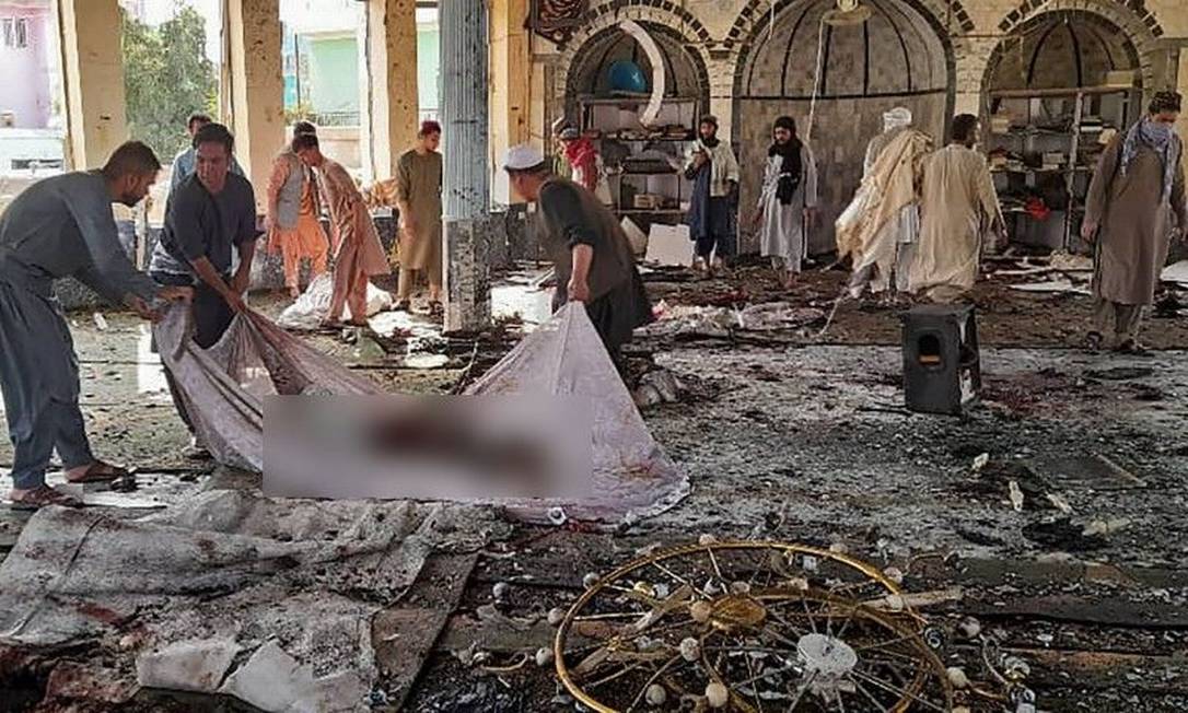 Explosão ocorreu durante encontro para orações em mesquita na província de Kunduz Foto: AFP