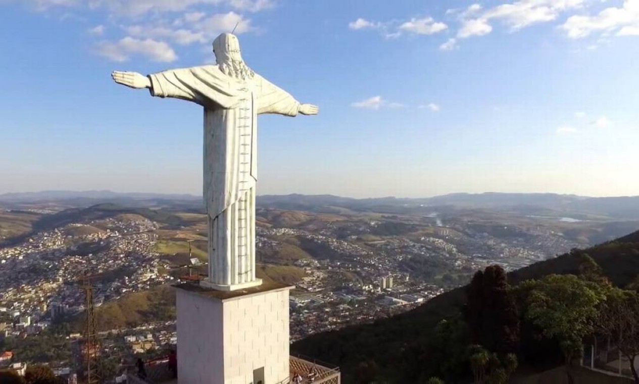 Poços de Caldas, Minas Gerais - Localizado no alto da Serra de São Domingos, o monumento ao Cristo Redentor, inaugurado em 13 de maio de 1958, apresenta uma das mais belas vistas da cidade mineira Foto: Divulgação