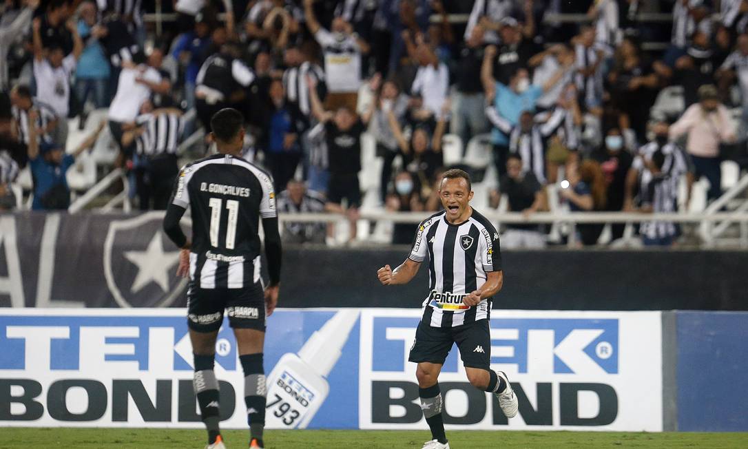 Carlinhos, no Nilton Santos, no jogo do Botafogo contra o CRB Foto: Vitor Silva / Botafogo