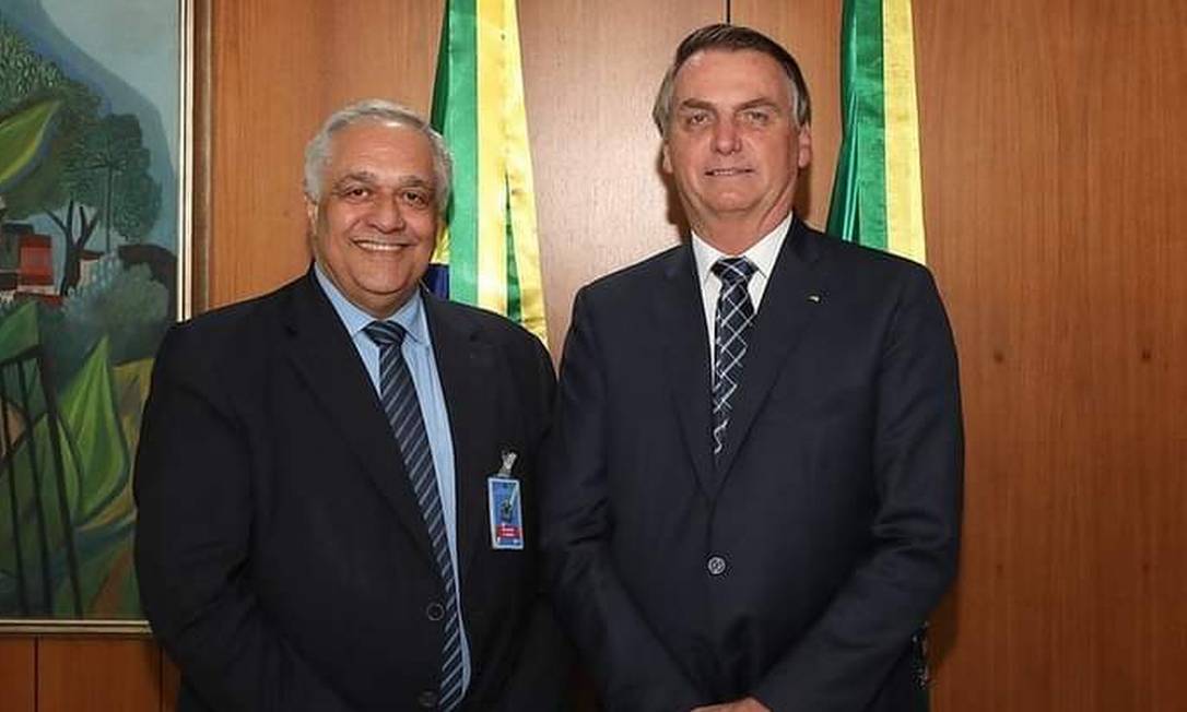 Vice-presidente do CFM Emmanuel Fortes com o presidente Jair Bolsonaro Foto: Facebook / Divulgação
