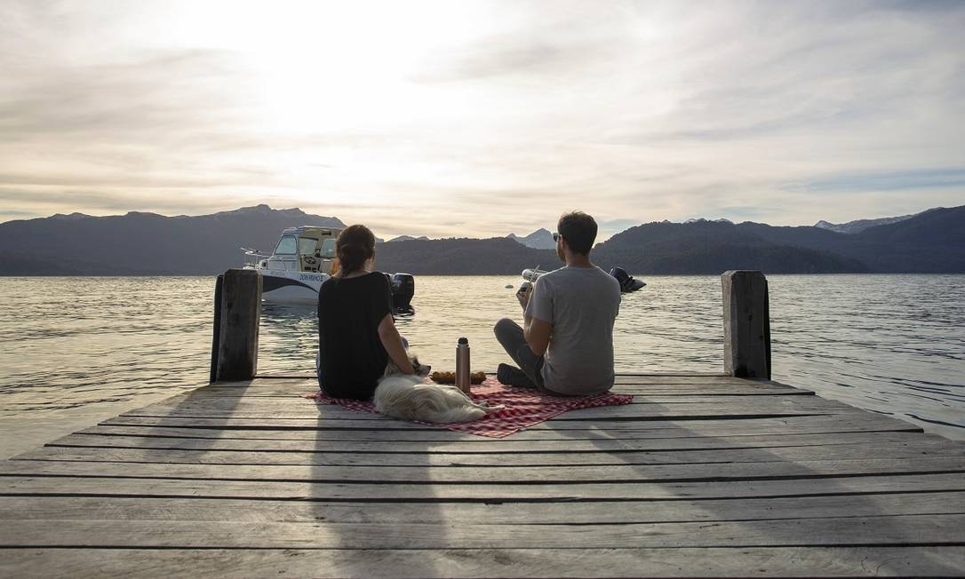 Piquenique às margens do Lago Nahuel Huapi, em Villa la Angostura, parte do Camino de los Siete Lagos, na província de Neuquén, na Argentina Foto: Divulgação