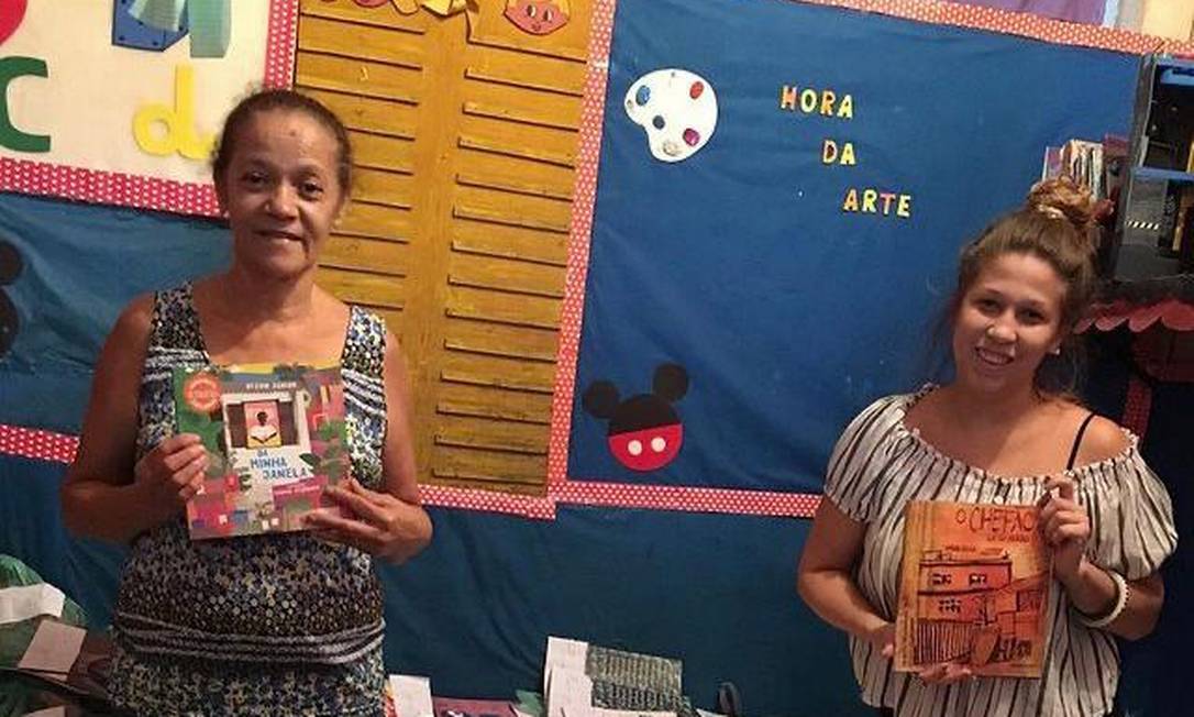 Mãe e filha, Rosangela e Carolina Marinho tocam projeto de incentivo à leitura no Complexo do Alemão Foto: Acervo pessoal