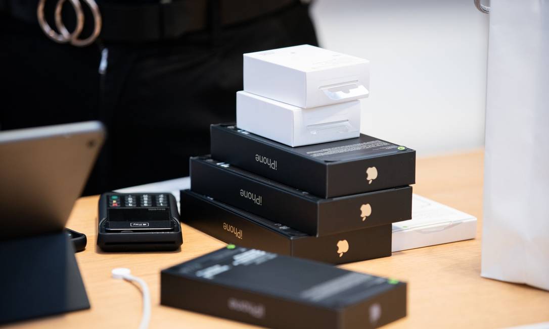 As vendas da Apple na China cresceram 58%, para US$ 14,76 bilhões, no trimestre fiscal encerrado em 26 de junho deste ano Foto: Jeenah Moon / Bloomberg