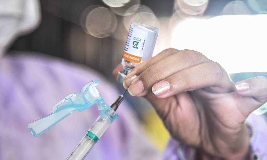 Mais de 150 milh&otilde;es de brasileiros receberam uma dose de vacina, aponta  cons&oacute;rcio de imprensa - Jornal O Globo