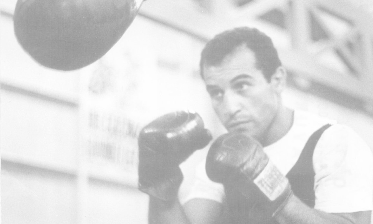 15/10 - Campeão pelo Conselho Mundial de Boxe, em 1975, Miguel de Oliveira morreu aos 74, de câncer no pâncreas Foto: Arquivo