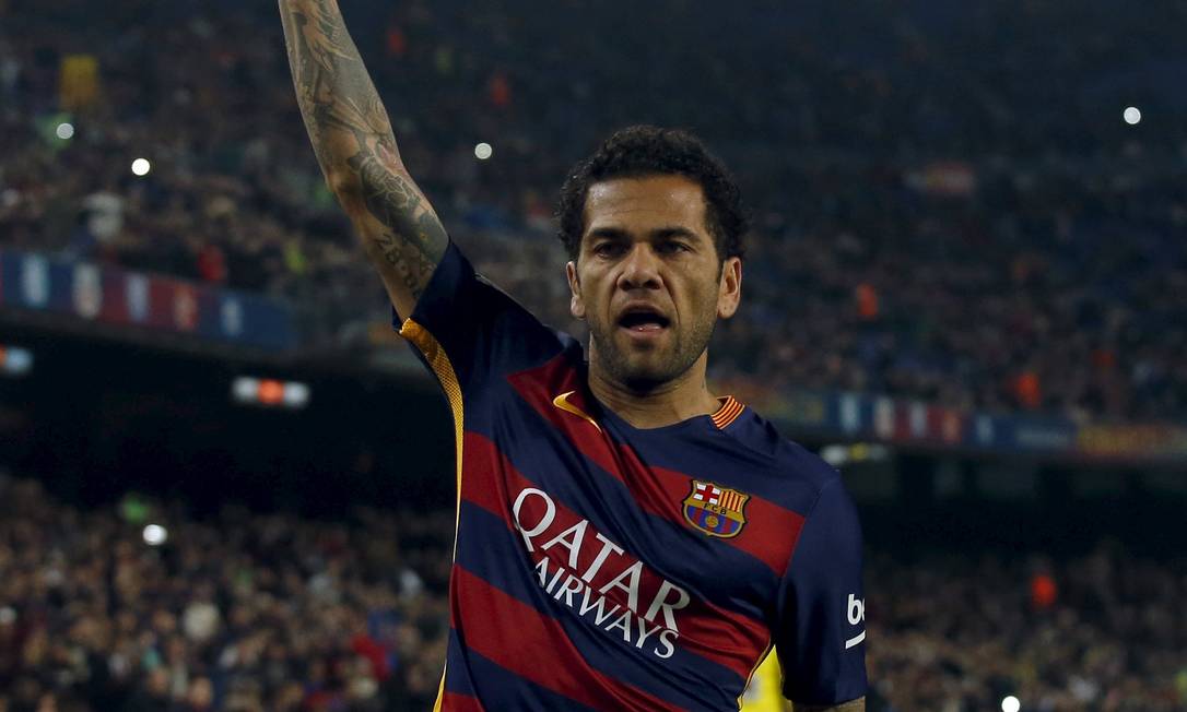 Daniel Alves atuou no Barcelona por oito temporadas Foto: ALBERT GEA / Reuters
