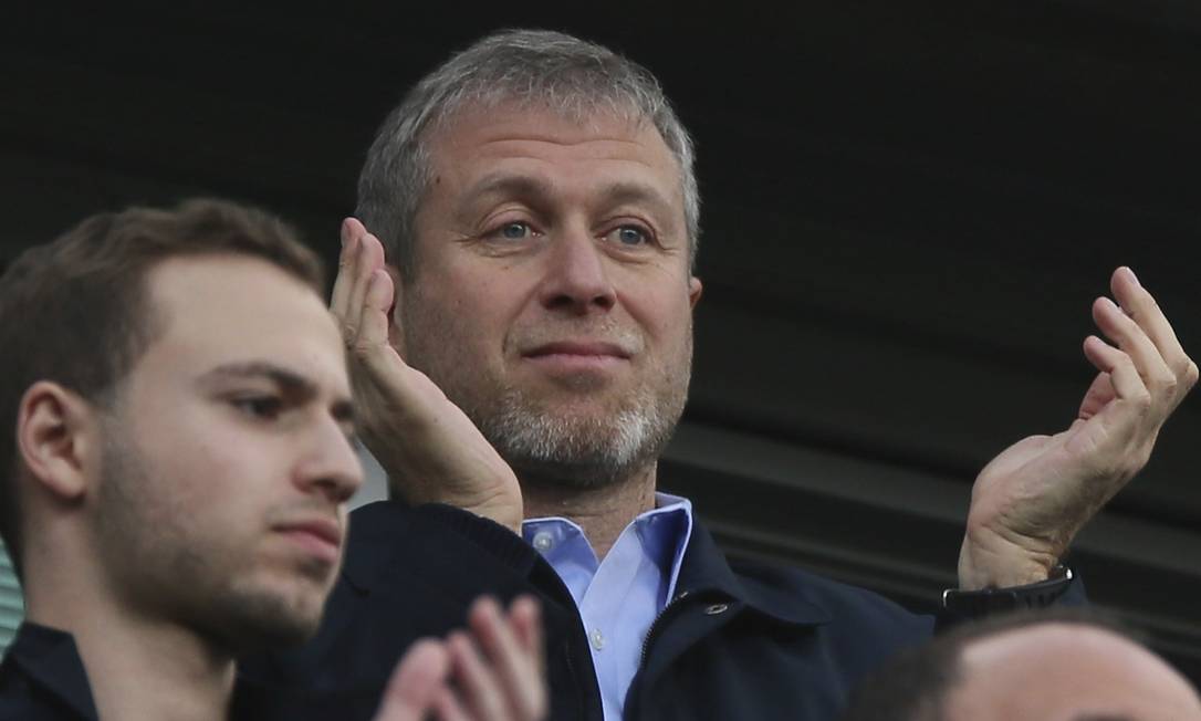 O magnata russo Roman Abramovich, que fez a fortuna no setor do petróleo, comprou o Chelsea, em 2003, por 140 milhões de libras Foto: Alastair Grant / AP