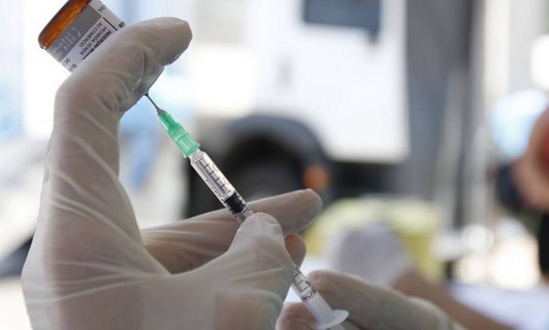 Vacinas em desenvolvimento: percalços adiante Foto: Agência O Globo