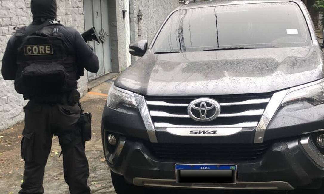 A picape Toyota Hilux cinza guiada pelo médico no momento em que ele foi baleado pode valer mais de R$ 250 mil Foto: Divulgação